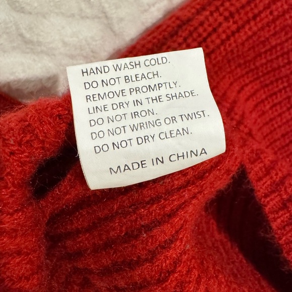 Red Bow-Back or front Sweater - Picture 7 of 7